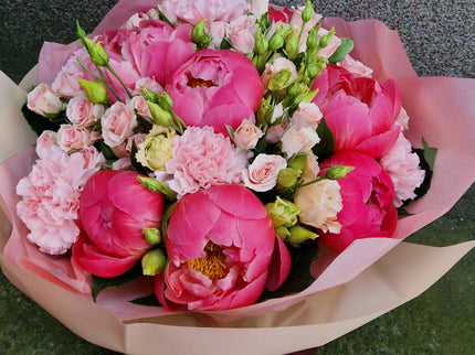 Buchet cu bujori corai