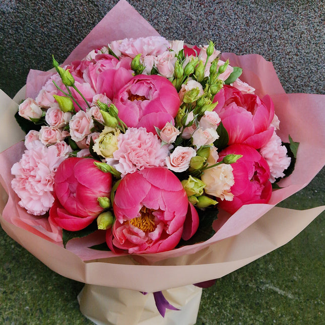 Buchet cu bujori corai