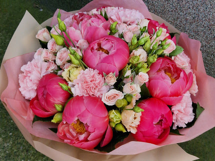 Buchet cu bujori corai