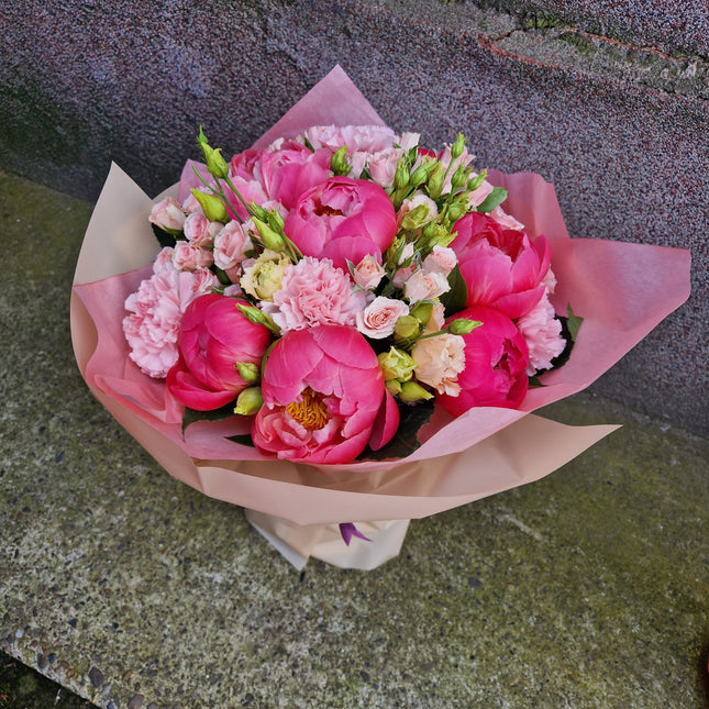 Buchet cu bujori corai