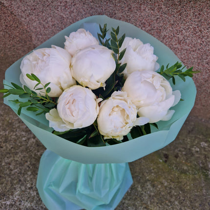 Buchet cu 7 bujori albi
