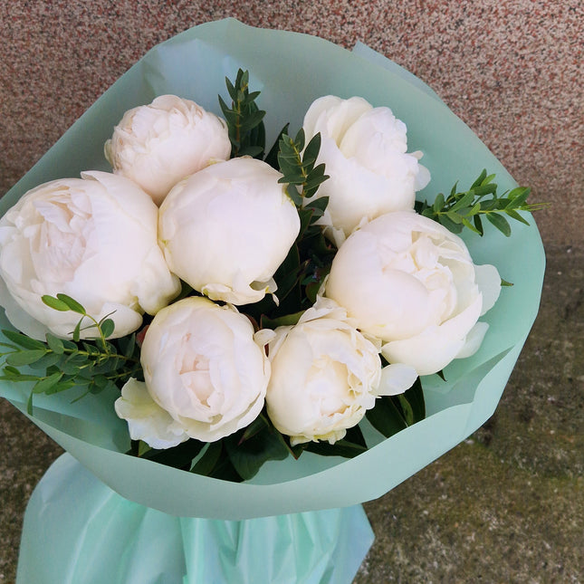 Buchet cu 7 bujori albi