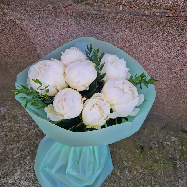 Buchet cu 7 bujori albi