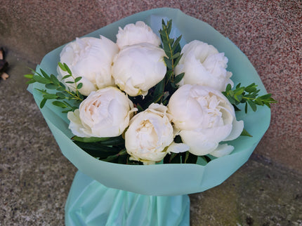 Buchet cu 7 bujori albi