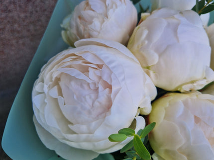 Buchet cu 7 bujori albi