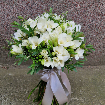 Buchet de frezii albe