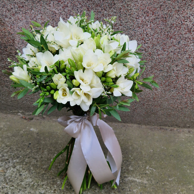 Buchet de frezii albe