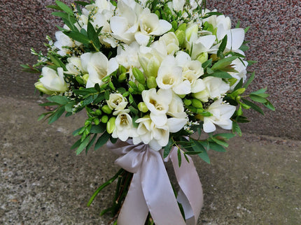 Buchet de frezii albe