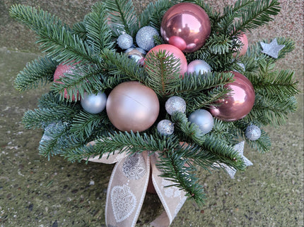 Aranjament de Craciun cu globuri roz