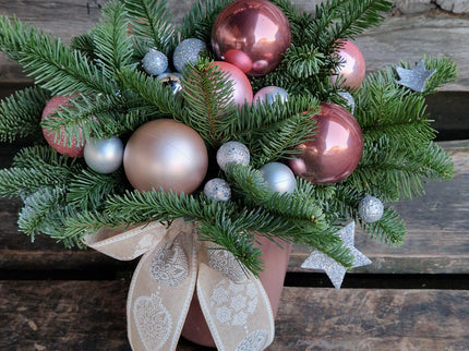 Aranjament de Craciun cu globuri roz