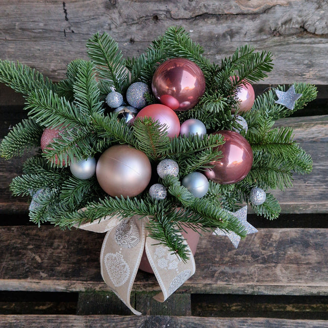 Aranjament de Craciun cu globuri roz