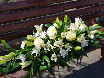 Aranjament funerar cu crizantema si crini