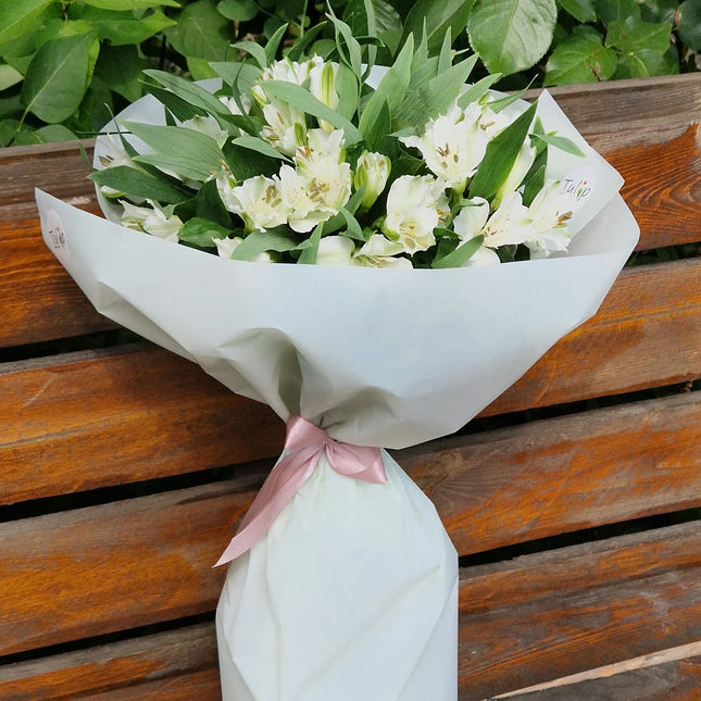 Buchet de alstroemeria albă