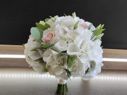 Buchet mireasa cu hortensie alba