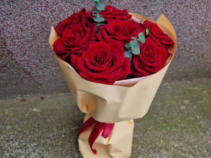 Buchet cu 7 trandafiri rosii