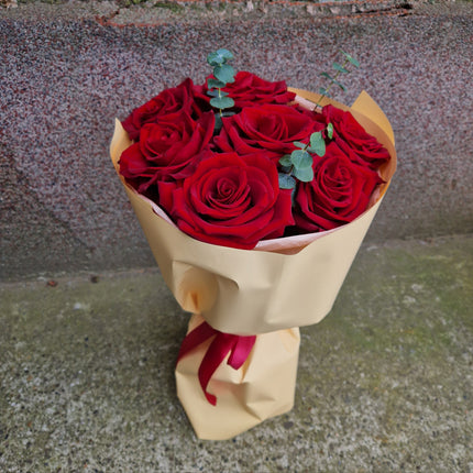 Buchet cu 7 trandafiri rosii