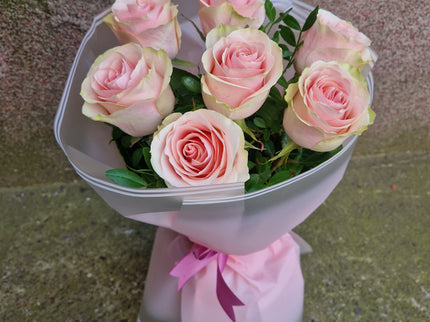 Buchet cu 7 trandafiri roz
