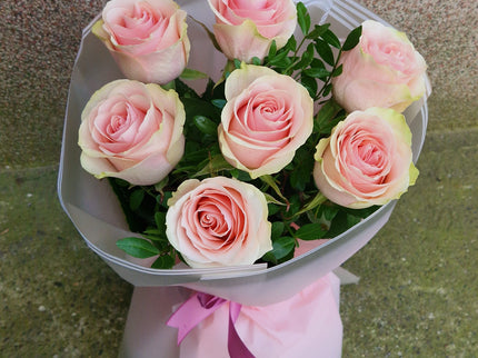 Buchet cu 7 trandafiri roz