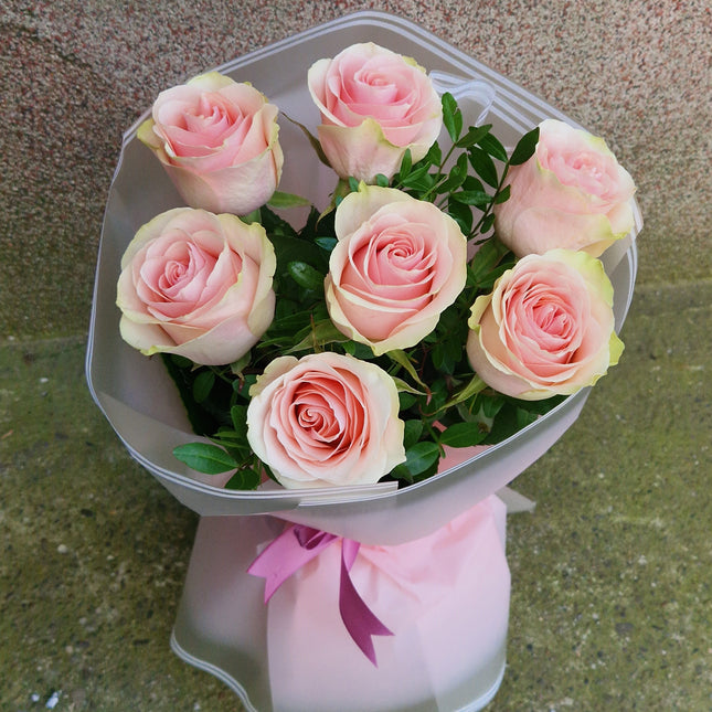 Buchet cu 7 trandafiri roz