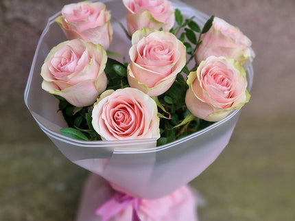 Buchet cu 7 trandafiri roz