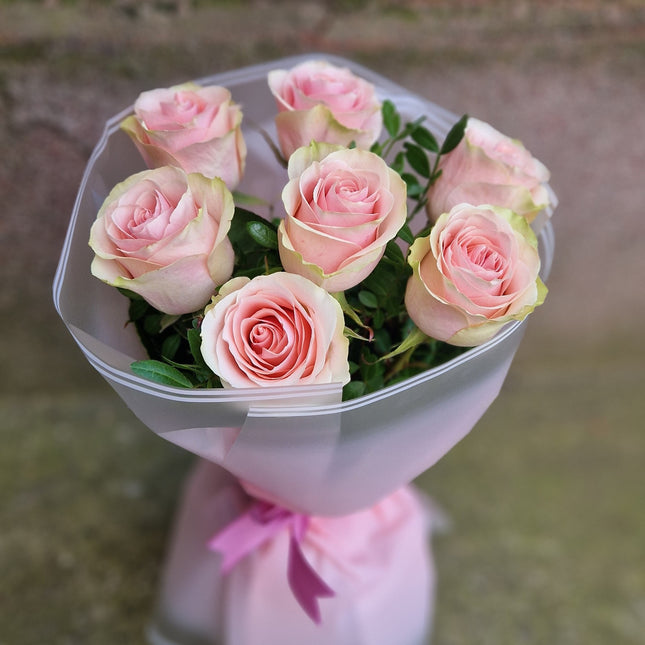 Buchet cu 7 trandafiri roz