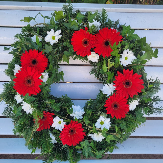Coroana cu gerbera rosie si crizantema