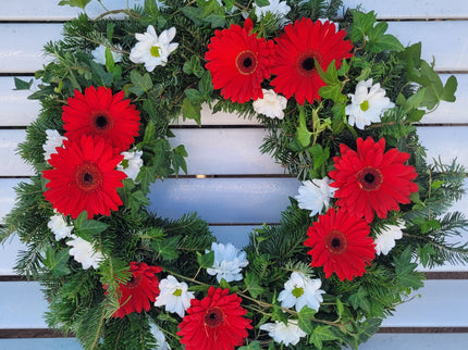 Coroana cu gerbera rosie si crizantema