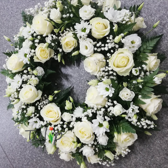 Coroana cu trandafiri si eustoma