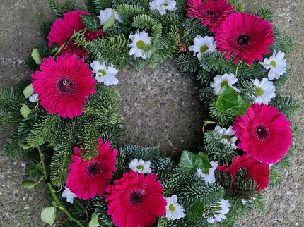 Coroana cu gerbera fucsia