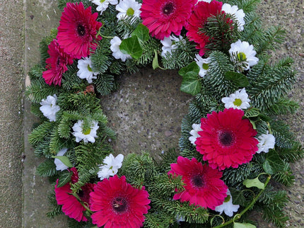 Coroana cu gerbera fucsia