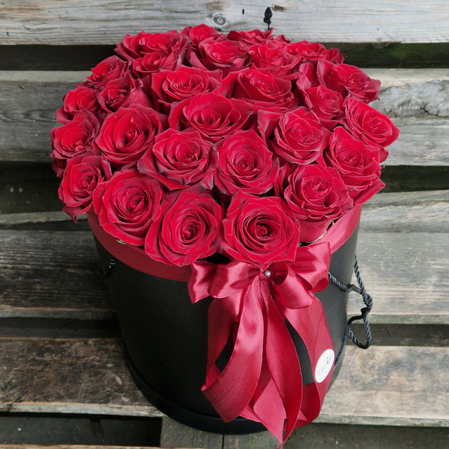 Cutie cu 31 trandafiri rosii