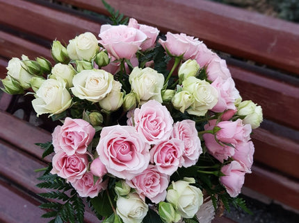 Buchet cu miniroze alb, roz