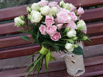 Buchet cu miniroze alb, roz
