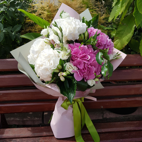 Buchet hortensii alb roz