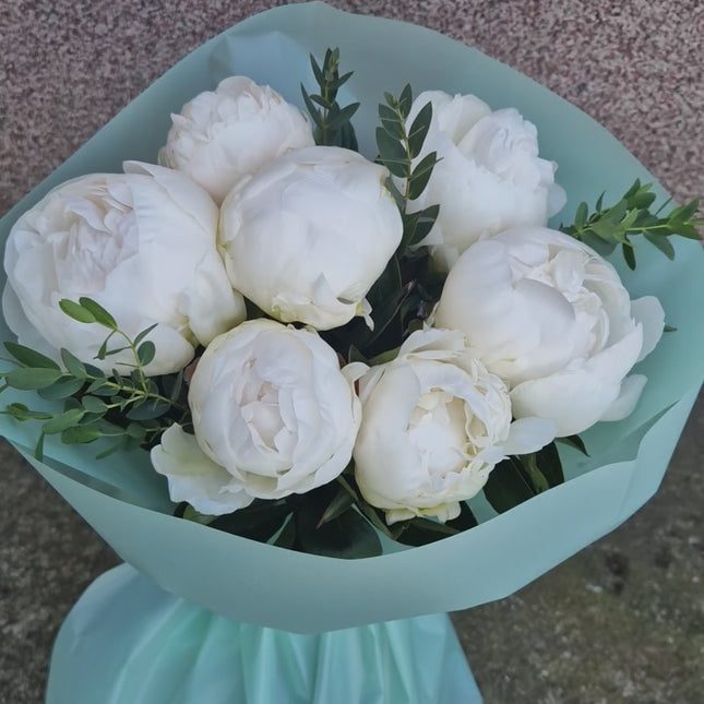 Buchet cu 7 bujori albi
