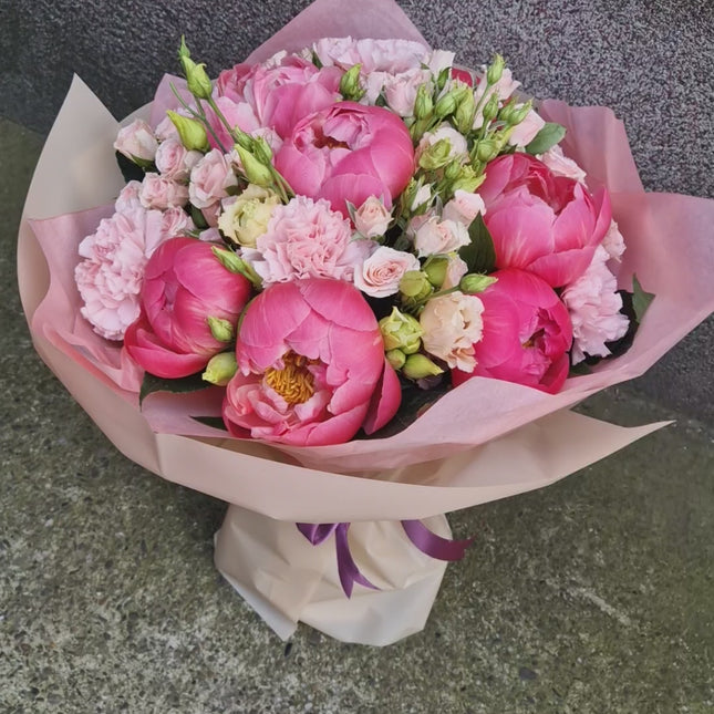 Buchet cu bujori corai